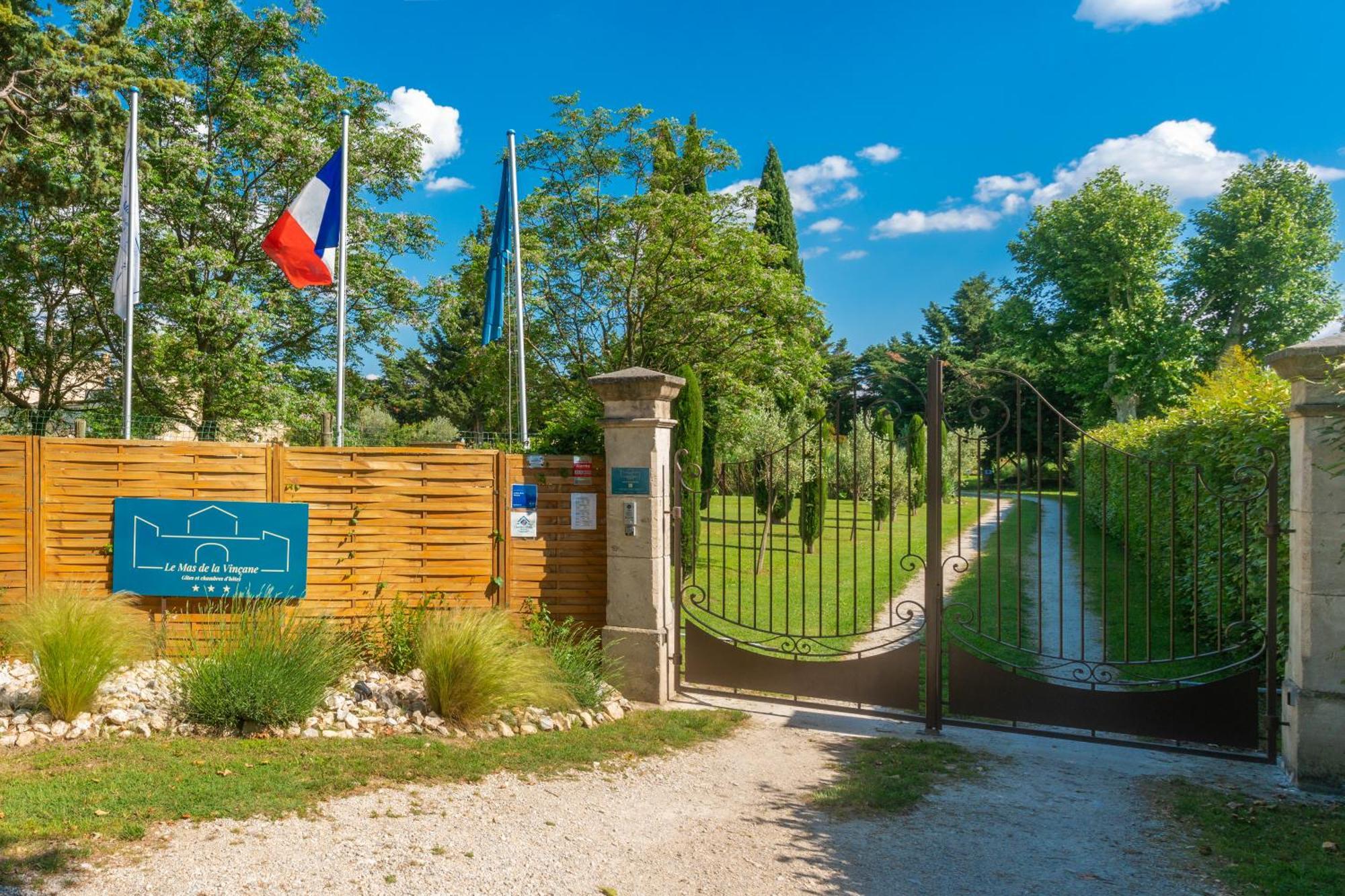 Le Mas De La Vincane Pernes-les-Fontaines Exterior photo
